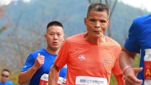 줄담배 피우며 마라톤 완주한 중국인…1500명 중 574위