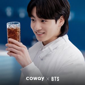 방탄소년단 정국 &apos;코웨이&apos;서 인간 비타민 눈 웃음X우아·도회적 세련美→톡 터지는 청량 귀공자 자태