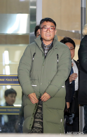 "김건모, 성폭행 혐의 완전 벗었다…재정신청 &apos;기각&apos;" 보도