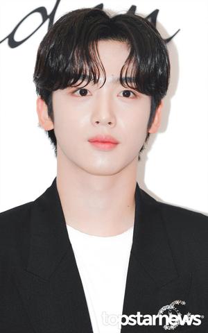 위아이 김요한, 허리통증 호소…오늘(22일) 스케줄 불참 (공식)