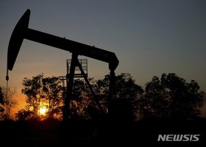 "美정부, 셰브론 베네수엘라 내 석유사업 승인 검토"