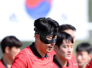 &apos;마스크맨&apos; 손흥민, 우루과이전 선발…수아레스와 맞대결(종합)