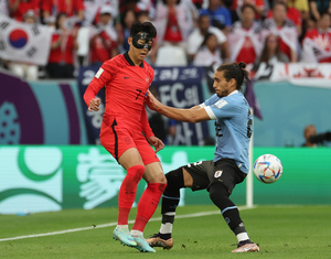 &apos;손흥민, 마스크 풀타임&apos; 한국, 우루과이와 1차전 0-0 무승부(2보)