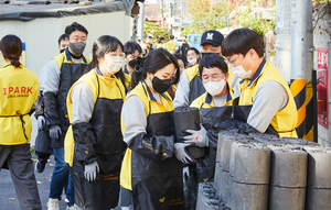 HDC현대산업개발, 용산 취약계층에 연탄 1만2천장 전달