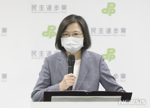 차이잉원 대만 총통, 선거참패에 與 주석직 사퇴…"모든 책임 지겠다"