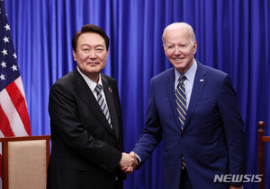 백악관, 한·미 등 5개국 내년 민주정상회의 공동 주최 발표