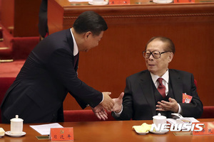 시위 국면 찬사받는 장쩌민 추모 어떻게 하나…"딜레마에 빠진 시진핑"