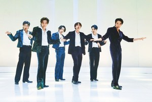 [써클차트 통합순위] 방탄소년단, 48주차 써클차트에 44회 랭크…차트점유율 2.8%로 2위