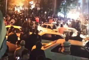 월드컵 축구 패배 자축… 이란인, 보안대 총맞아 사망(영상)