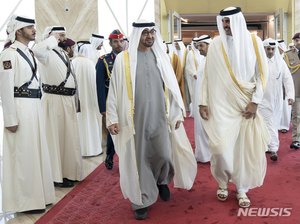 카타르 고립 주도했던 UAE 대통령 MBZ, 카타르 전격방문