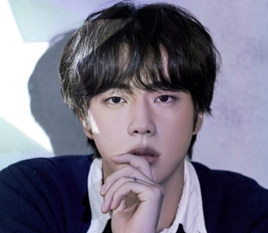 &apos;SUPER STAR JIN&apos; 방탄소년단 진 생일, &apos;FIFA&apos;, &apos;굿모닝 아메리카&apos; 등 전세계 유명 공식 계정들 일제히 축하... 전세계 실시간 트렌드 1위