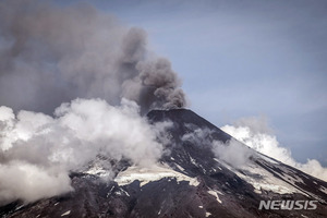 칠레 비야리카 화산 폭발 위험…인근 마을 황색경보