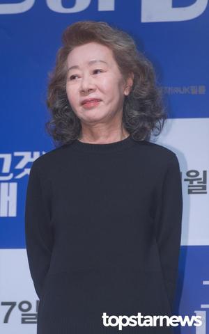 "가까운 사람과…" 배우 윤여정, 후크 권진영과 결별 후 미국서 휴식