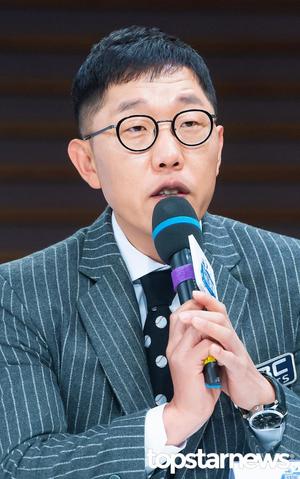 "강아지 산책시키며 살아" 김제동, 3년 만에 라디오 복귀한 근황