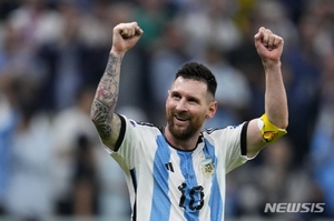 아르헨티나, 크로아티아 3-0으로 꺾고 결승행…메시 활약에 와이프 반응 눈길