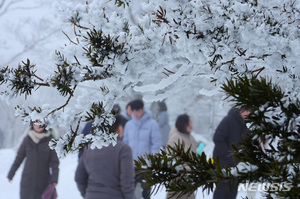 [내일 전국 날씨] 중부지방 출근길 눈…영하 12도 강추위 지속, 서울 눈 1cm