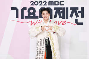 [HD포토] 정동원, ‘한복 드레스 왕자’ 빛나는 미소 장착 (2022 MBC 가요대제전)