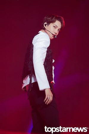 [HD포토] 엑소(EXO) 카이, ‘솔로여도 뿜어져나오는 눈빛 카리스마’ (SMTOWN LIVE 2023)