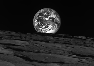 선명한 지구·달 표면…달 궤도선 다누리, 임무궤도 안착 후 첫 사진 공개