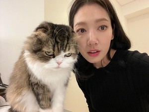 박신혜, 출산 후 근황…"곧 만나요"