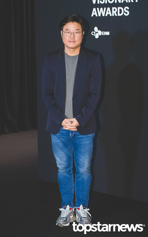 [HD포토] 나영석PD, ‘공손한 포즈’ (2023 비저너리)