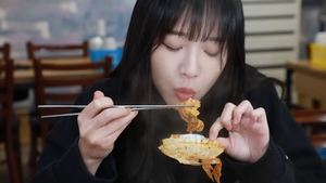 “막상 먹으면 진짜”…유튜버 쯔양, 10인분 해물 철판 먹방 공개