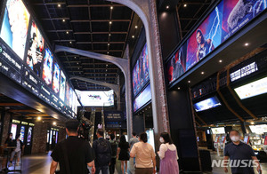 지난해 한국 영화산업 매출, 코로나19 전 2019년의 60%