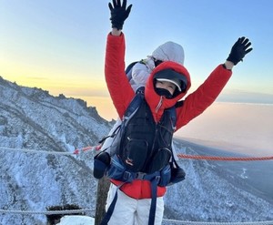 "너무 위험해" 이시영, 아들 업고 한라산 등반→안전불감증-아동학대 논란