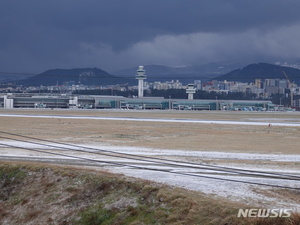 한파특보에 전국공항 502편 결항…제주공항 항공기 476편 전편 결항