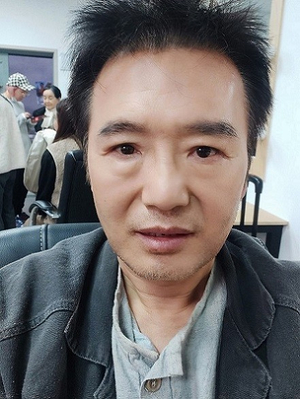 "피땀 가득한"…배우 조성규, &apos;암 투병&apos; 여동생 유산 받고 눈물