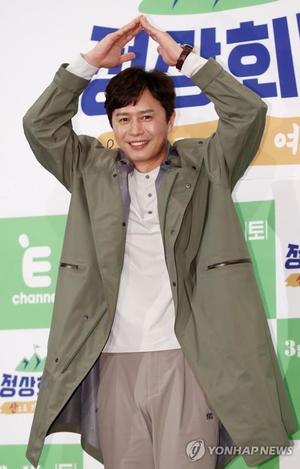 SM, &apos;이수만 퇴진&apos;에 내분…김민종 "일방적 발표, 이수만 꼭 필요"