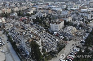 [튀르키예 지진] 사망자 9천명 육박…"1만명 넘길 가능성 44%"