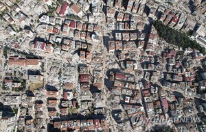 [튀르키예·시리아 지진] 일본 대지진 뛰어넘은 참사…"최대 20만명, 여전히 잔해에 갇혀"