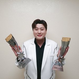 “너무 좋다 아리스” 김호중, ‘한터뮤직어워즈 2022’ 2관왕 →팬사랑 가득 소감