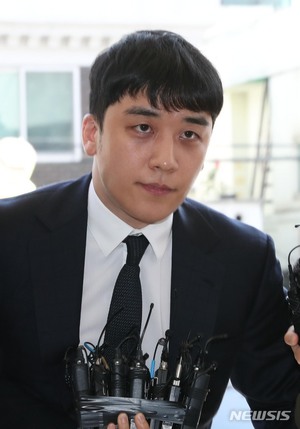 "빅뱅 전 멤버 승리, 공항서부터 성 접대… 불법촬영물 공유도"