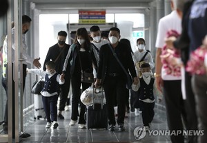 태국, 외국 관광객에 6월부터 &apos;입국세&apos; 징수…관광 개발과 관광객보험에 사용