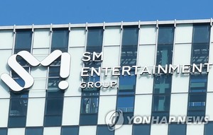 [특징주] SM-카카오 계약 논란에 SM 4% 하락…12만원 턱걸이