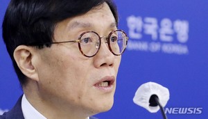 미국 연준 금리 5.5% 인상 가능성에 한미 금리차 2%p 우려…외국인 자본 유출 및 원화 약세 문제