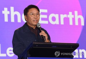 이수만 "탄소중립 실현 위해 나무 심어야"…몽골에 1억원 기부