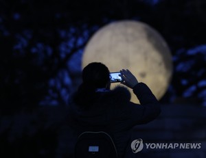 궁궐서 빛나는 보름달…"대보름 맞아 창경궁 놀러오세요"