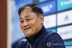 최윤겸 감독의 제언…"현직 감독, 전력강화위원으로 쓰지 말자"