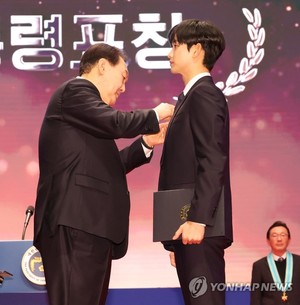 김수현·송지효 모범납세자 선정…국세청 홍보대사 위촉키로