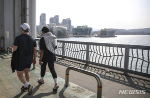 목요일, 수도권 등 새벽부터 비…낮 최고 11~23도[내일 날씨]