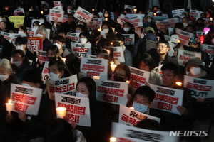 토요일 오후 서울 도심 곳곳 집회…서울시청 앞 범국민대회·삼각지역 맞대응 집회·서울역 건설노조 집회