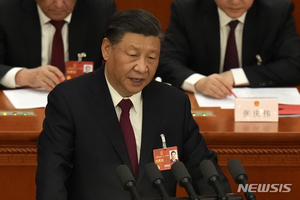 시진핑 중국 주석 "군 전면 현대화로 &apos;철의 만리장성&apos; 만들어야"