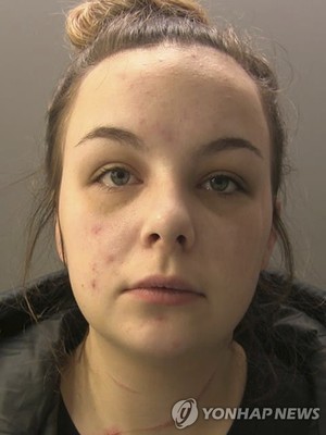 자해 후 아시안 성매매 조폭 피해 무고한 영국 여성 8년6개월형 선고