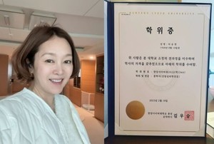 54세 이승연, 주경야독 끝에 대학 졸업