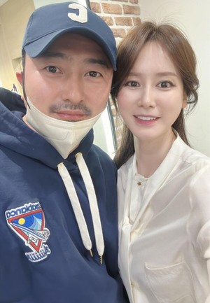 "사랑꾼 인증"…안정환, 아내 이혜원 첫 촬영 응원