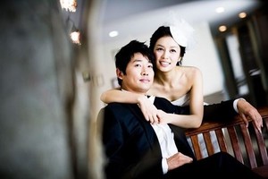 &apos;미스터트롯2&apos; 김용필, 와이프 누구?…신혼여행 박성웅과 함께한 이유