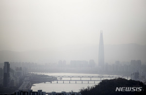 토요일, 황사 영향에 미세먼지 &apos;나쁨&apos;…남부지방 비[오늘 날씨]